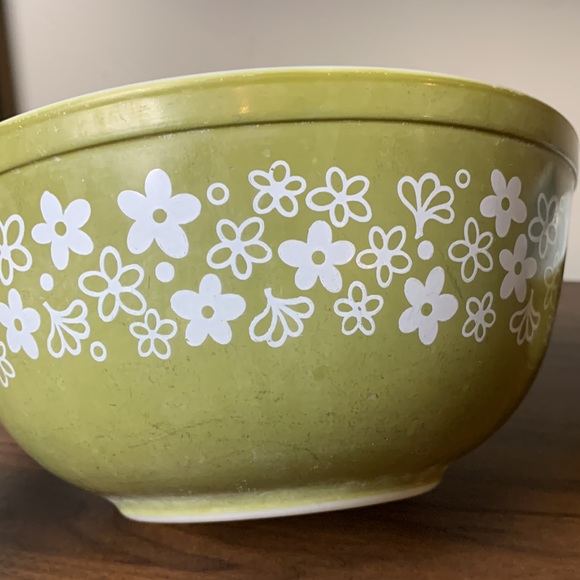 Vintage Pyrex Bowls Green Crazy Daisy Pattern - Picture 6 of 9
